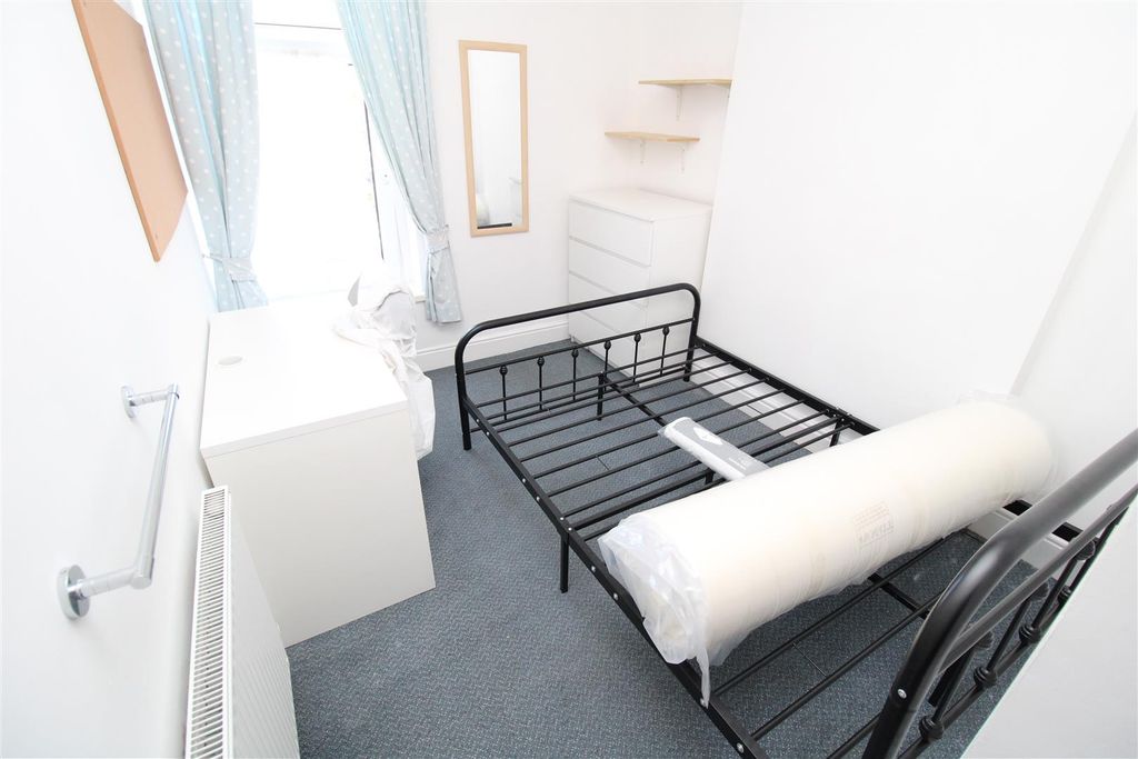 Additional image 3 of 5 bed semi-detached house to rentBertha Street Treforest, Pontypridd CF37