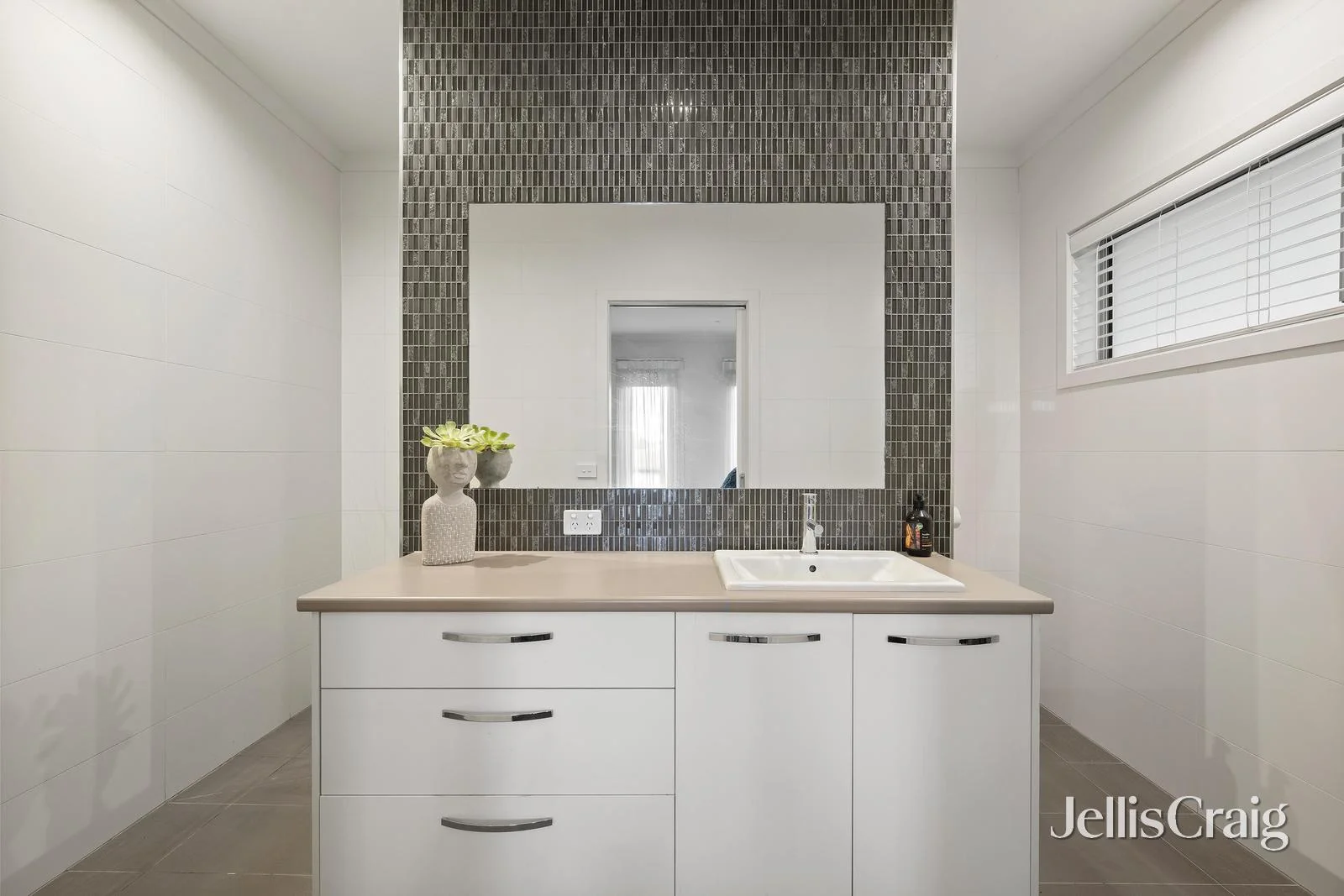 Additional image 16 of 5 Chevalier Crescent, Mooroolbark VIC 3138