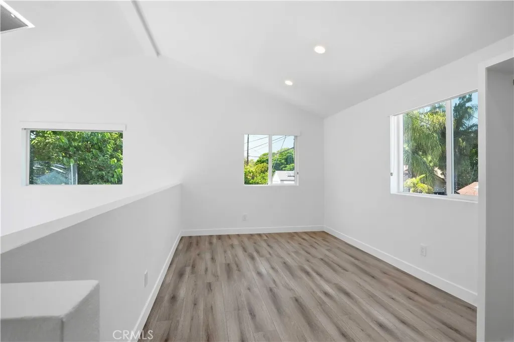 Additional image 88 of 17721 Burbank Blvd, Encino, CA 91316