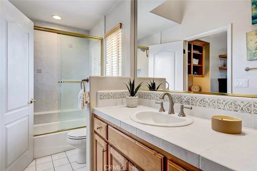 2101 Lynngrove Dr, Manhattan Beach, CA 90266