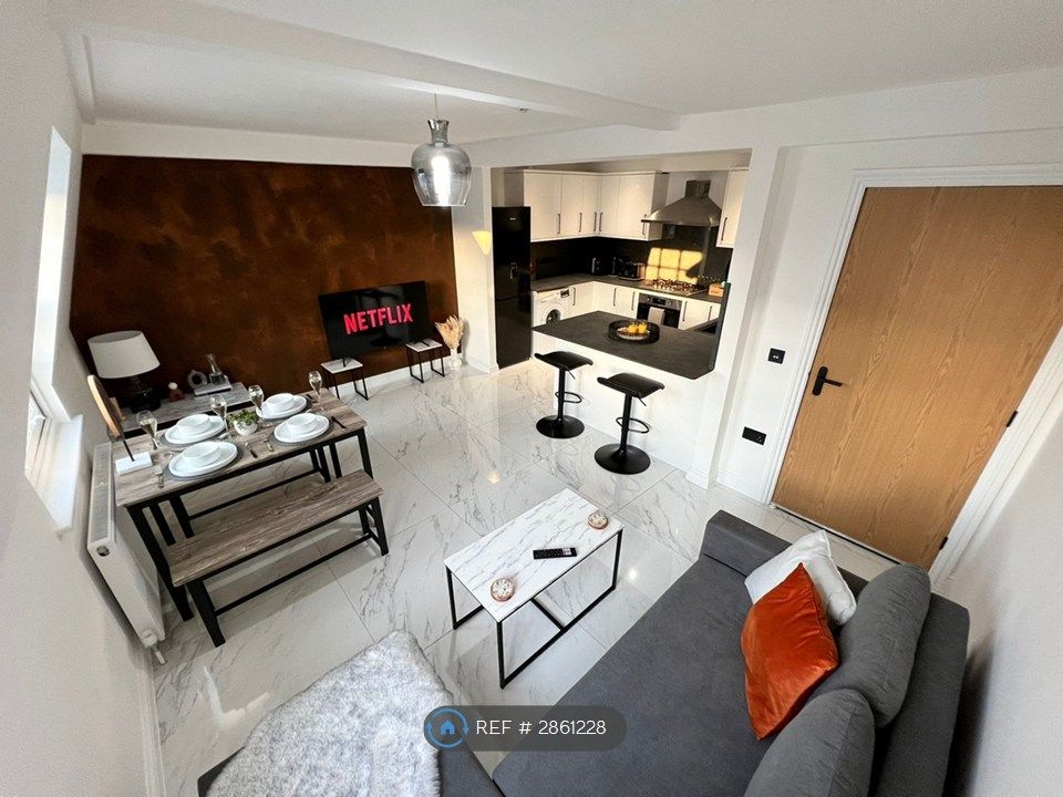 Additional image 9 of 2 bed flat to rentSt. Thomas Street, Weymouth DT4