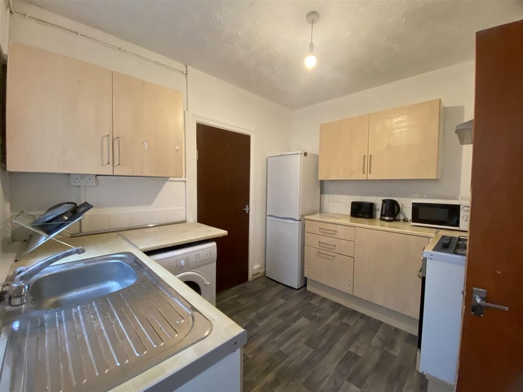 Additional image 3 of 4 bed semi-detached house to rentCastle Buildings Forest Road Treforest, Pontypridd CF37