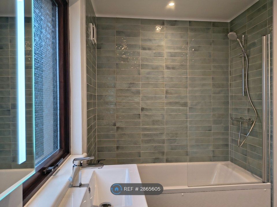 Additional image 9 of 2 bed flat to rentHillview Place, Dollar FK14
