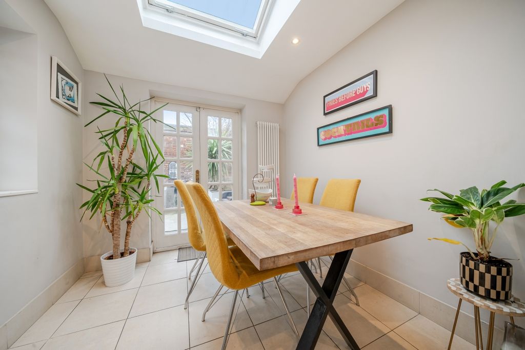 Additional image 7 of 4 bed terraced house to rentClarendon Avenue, Leamington Spa CV32