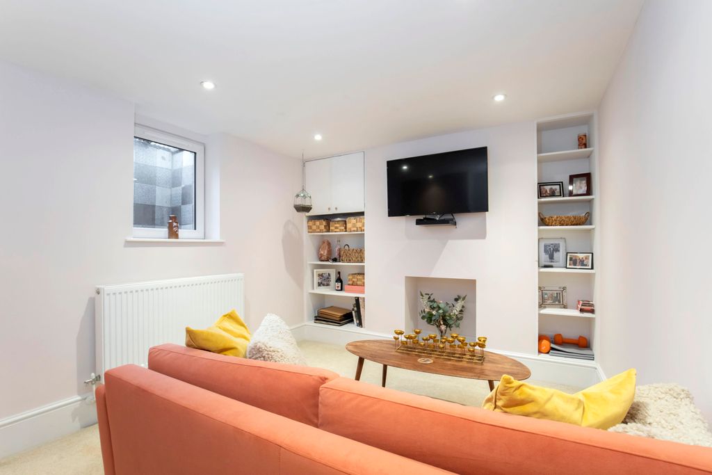 Additional image 6 of 2 bed terraced house to rentKeynsham Street, Cheltenham GL52