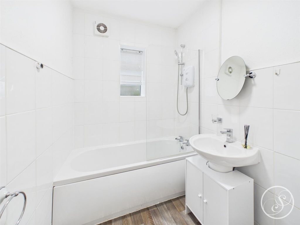 Additional image 17 of 2 bed flat to rentSandringham Drive, Leeds LS17