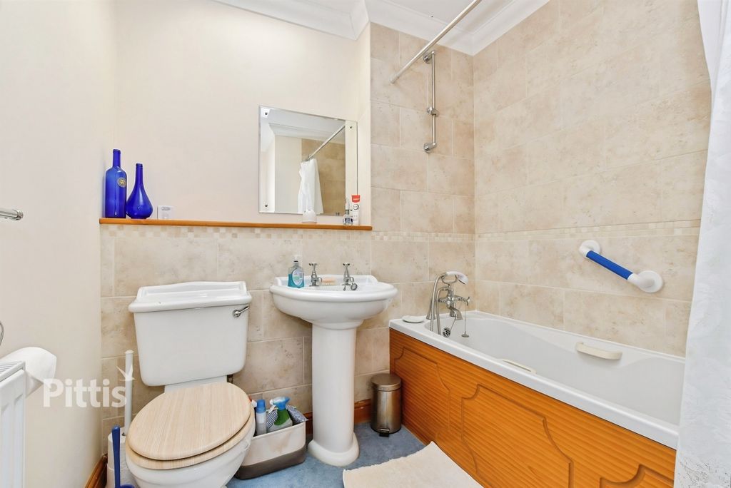 Additional image 6 of 4 bed semi-detached house to rentSt. Saviours Road, Totland Bay PO39