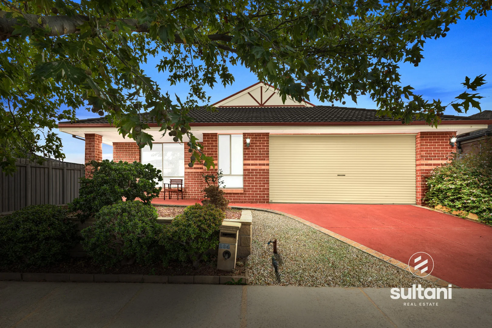 104 Sandalwood Drive, Pakenham VIC 3810