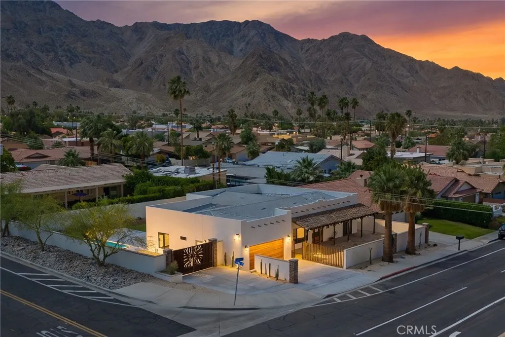54217 Eisenhower Dr, La Quinta, CA 92253 photo 2