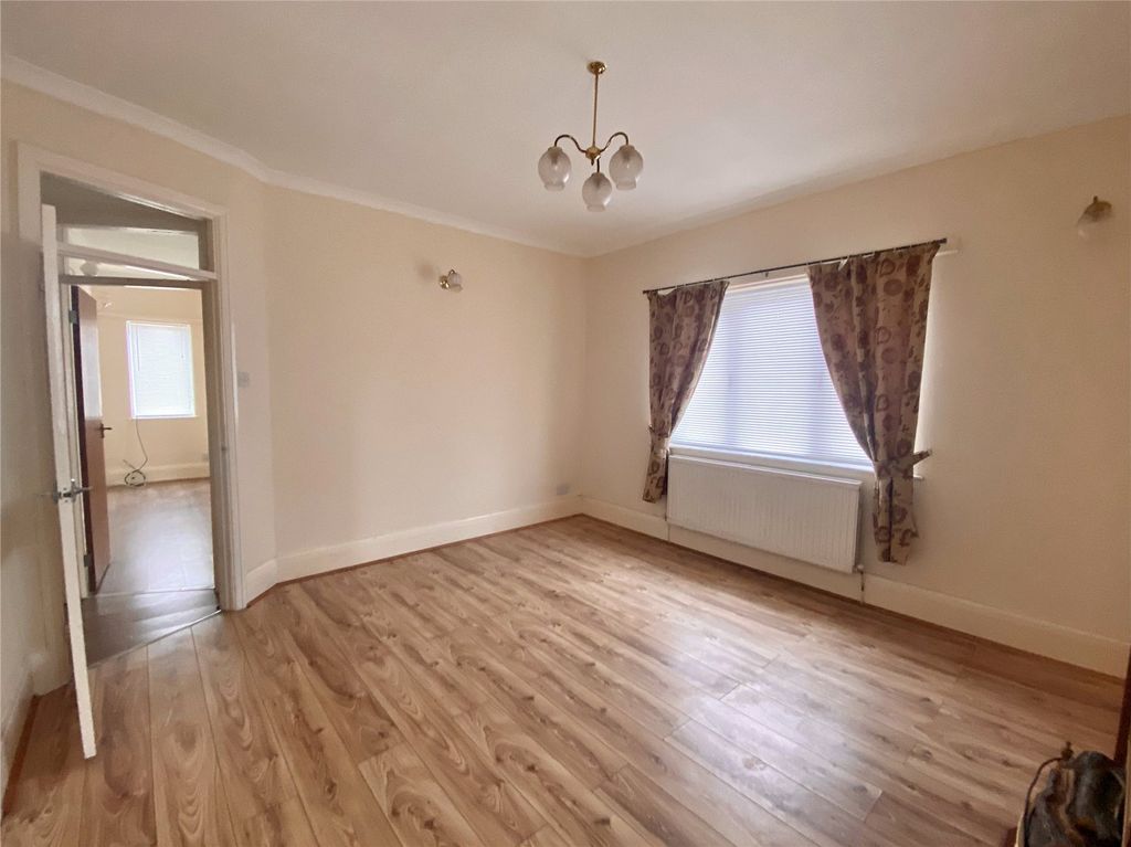 Additional image 2 of 2 bed flat to rentFlat 1, Albion Stores, Clarence Street, Pembroke Dock SA72
