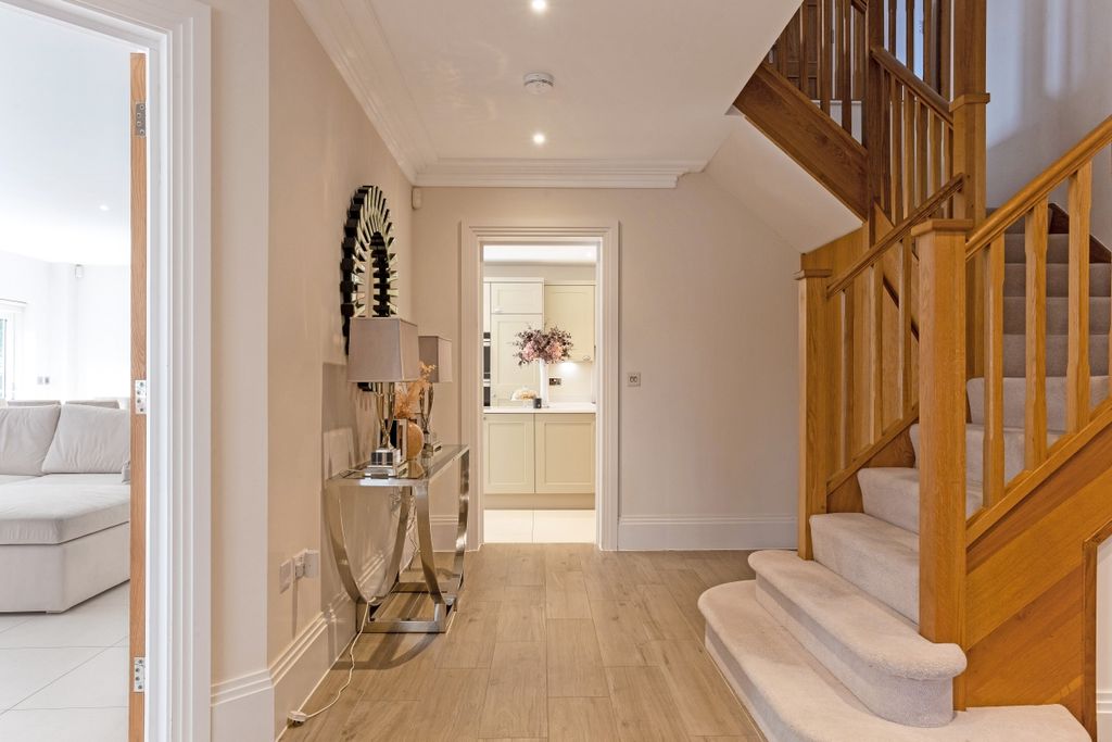 Additional image 8 of 5 bed detached house to rentWindsor Grey Close, Ascot SL5
