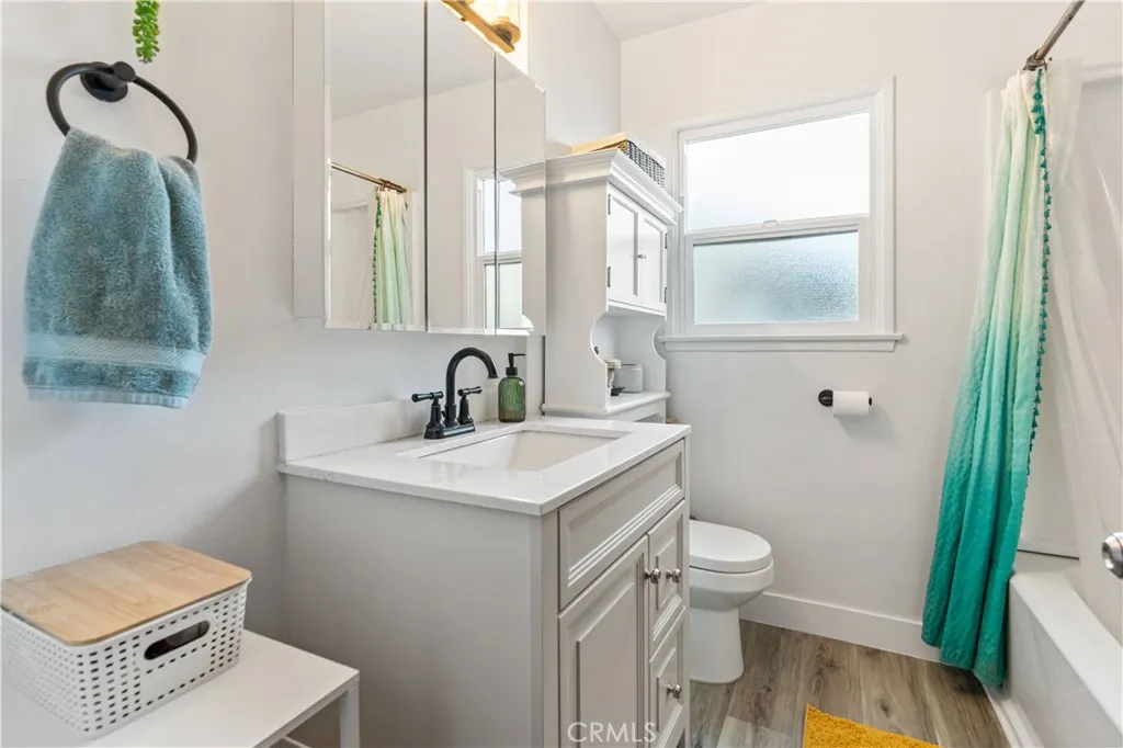 Additional image 36 of 17145 Strathern Street, Lake Balboa, CA 91406