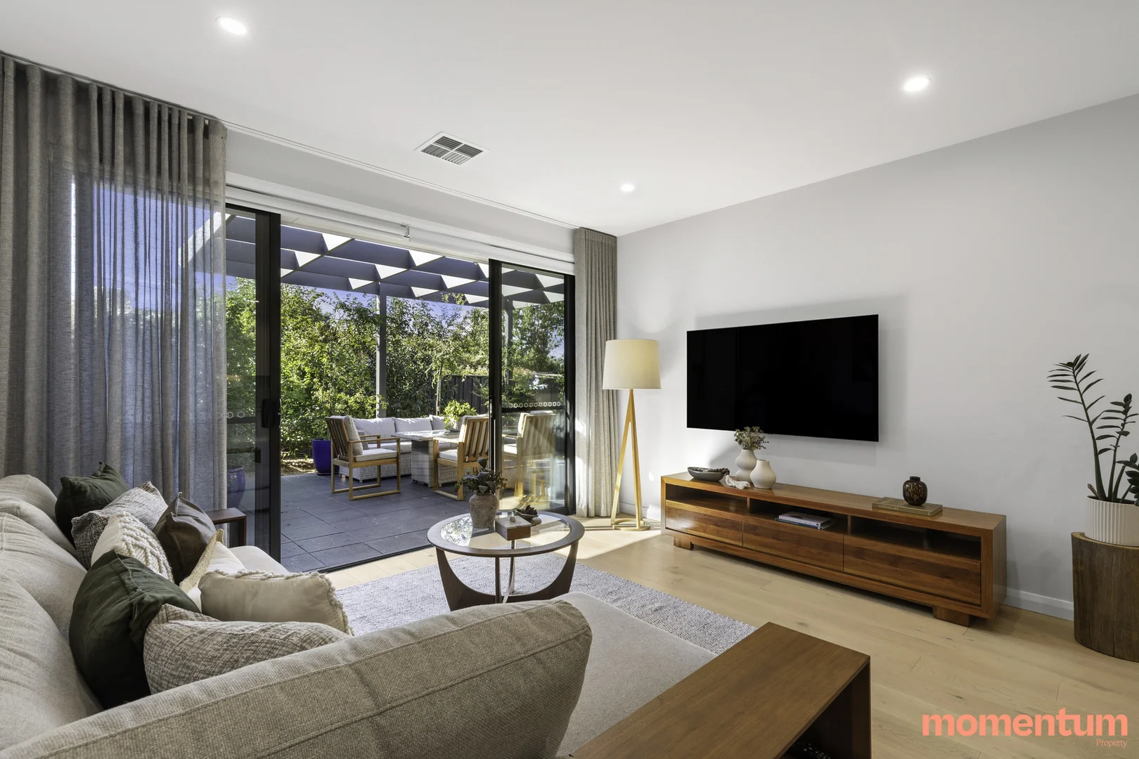 2/12 Ligar Place, Holder ACT 2611