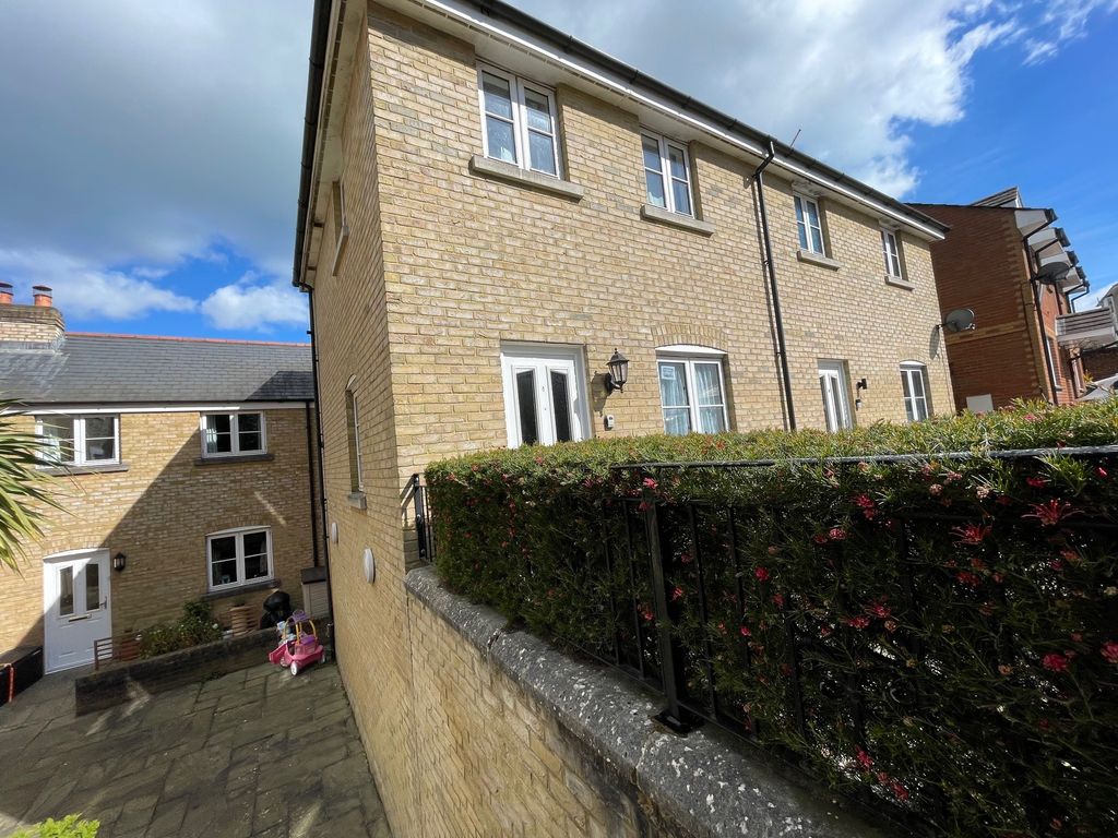 2 bed property to rentGeorge Street Roundhouse Mews, Ryde PO33