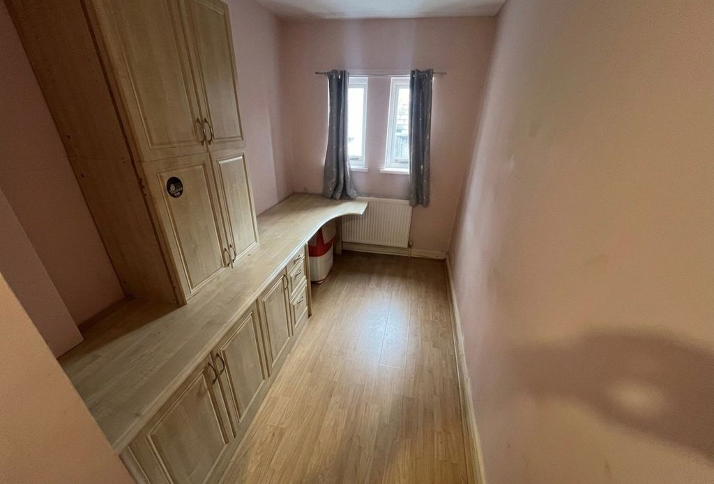 Additional image 4 of 3 bed flat to rentGeorge Street, Pontypool NP4