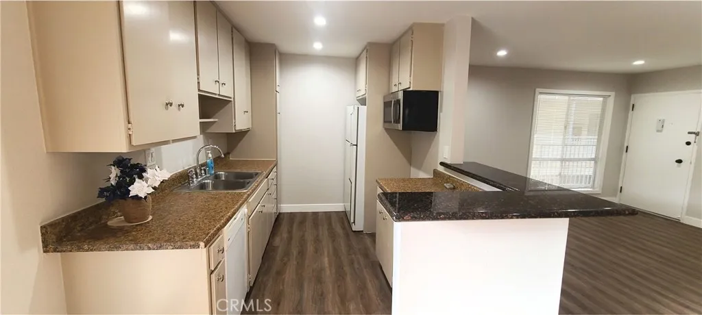 Additional image 6 of 5320 Zelzah Avenue Unit 201, Encino, CA 91316