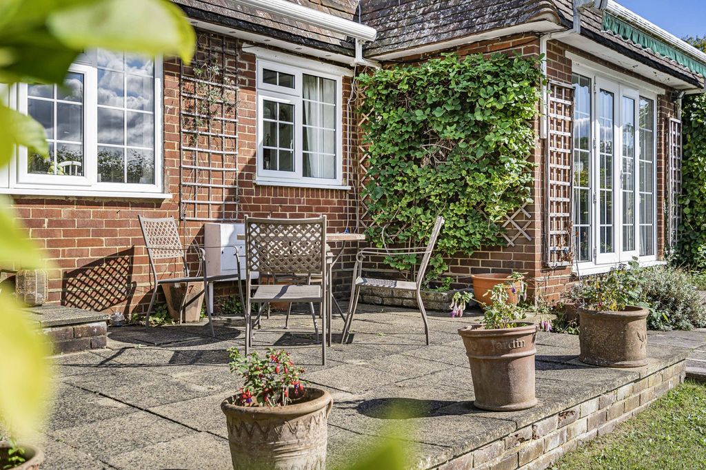 Additional image 29 of 2 bed detached house to rentDowns Lane, Leatherhead KT22