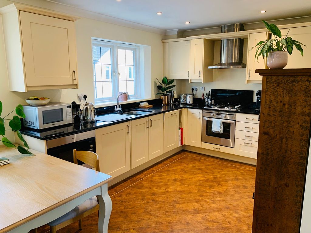 2 bed flat to rentGordon Close, Broadway WR12 photo 5