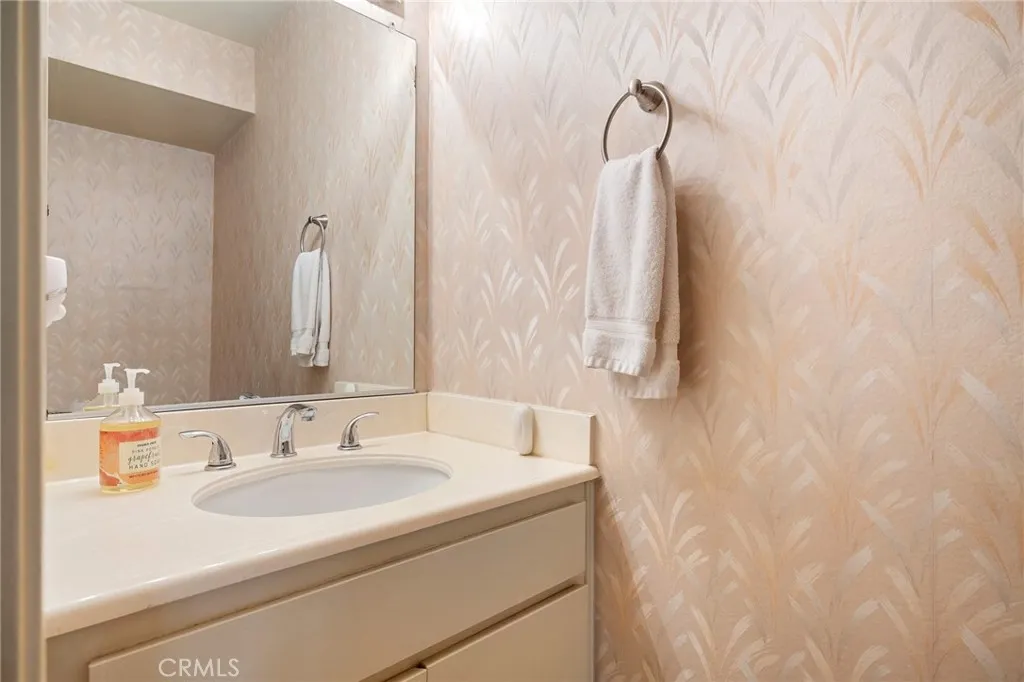 Additional image 14 of 9555 Via Venezia, Burbank, CA 91504