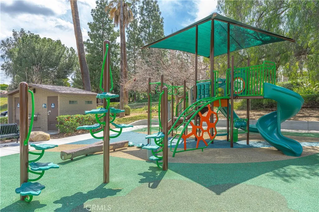 2552 Avenida Del Vista Unit 204, Corona, CA 92882