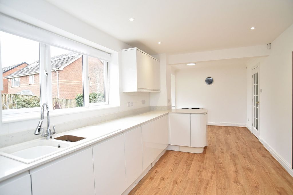 Additional image 6 of 5 bed detached house to rentBarnwell Crescent, Harrogate HG2
