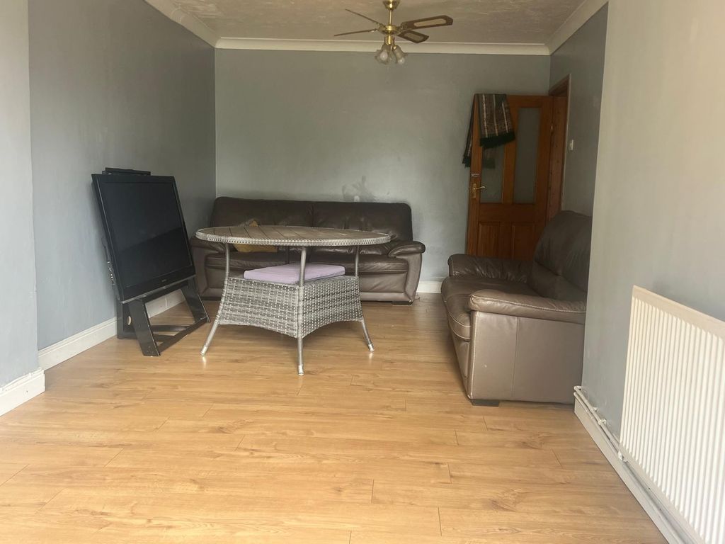 Additional image 4 of 5 bed shared accommodation to rentLinden Road, Luton LU4