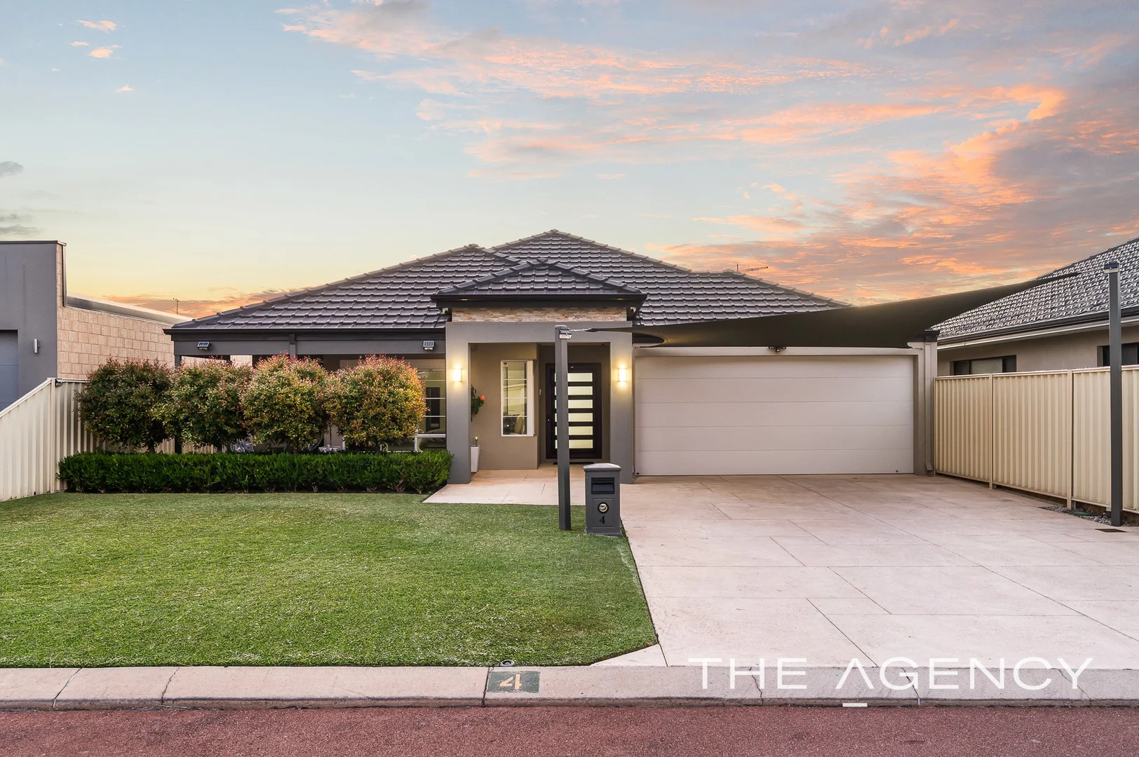 4 Riverina Parade, Lake Coogee WA 6166