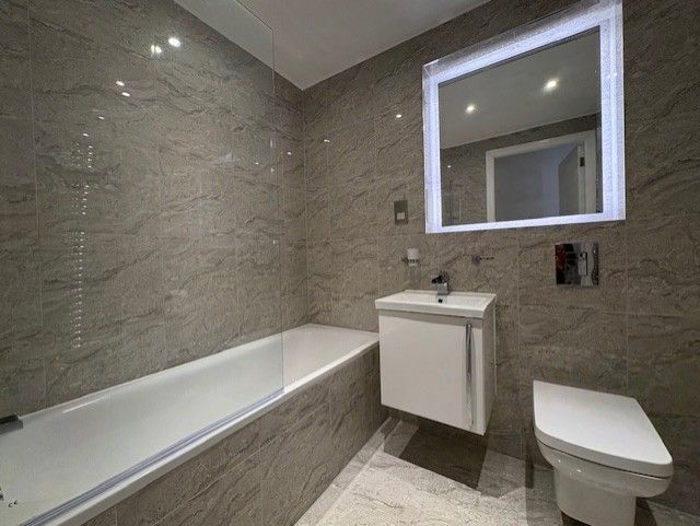 Additional image 5 of 2 bed flat to rentLock House, Overbridge Square, Newbury RG14