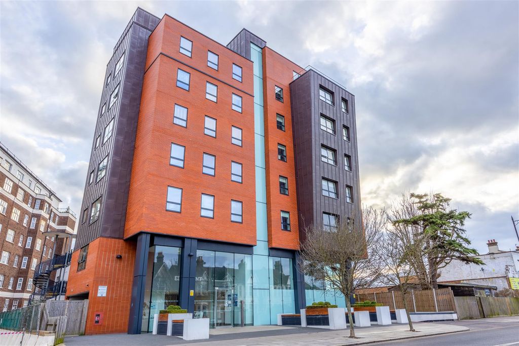 2 bed flat to rentRectory Grove, Leigh-On-Sea SS9