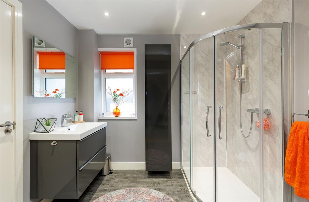 Additional image 16 of 5 bed detached house for saleBattery Road, Cowes PO31