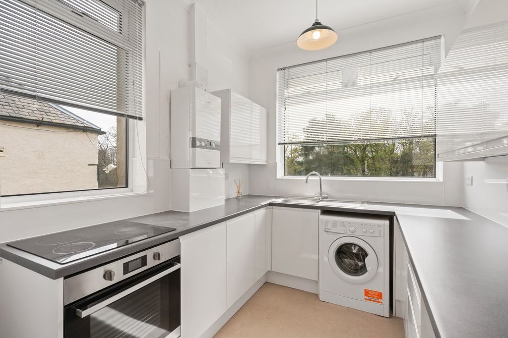 2 bed flat to rentAlexander Street, Uphall EH52