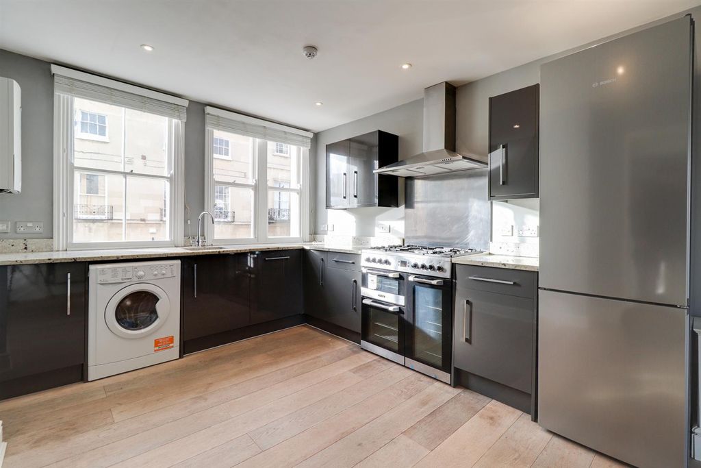 Additional image 2 of 3 bed flat to rentMontpellier Terrace, Cheltenham GL50