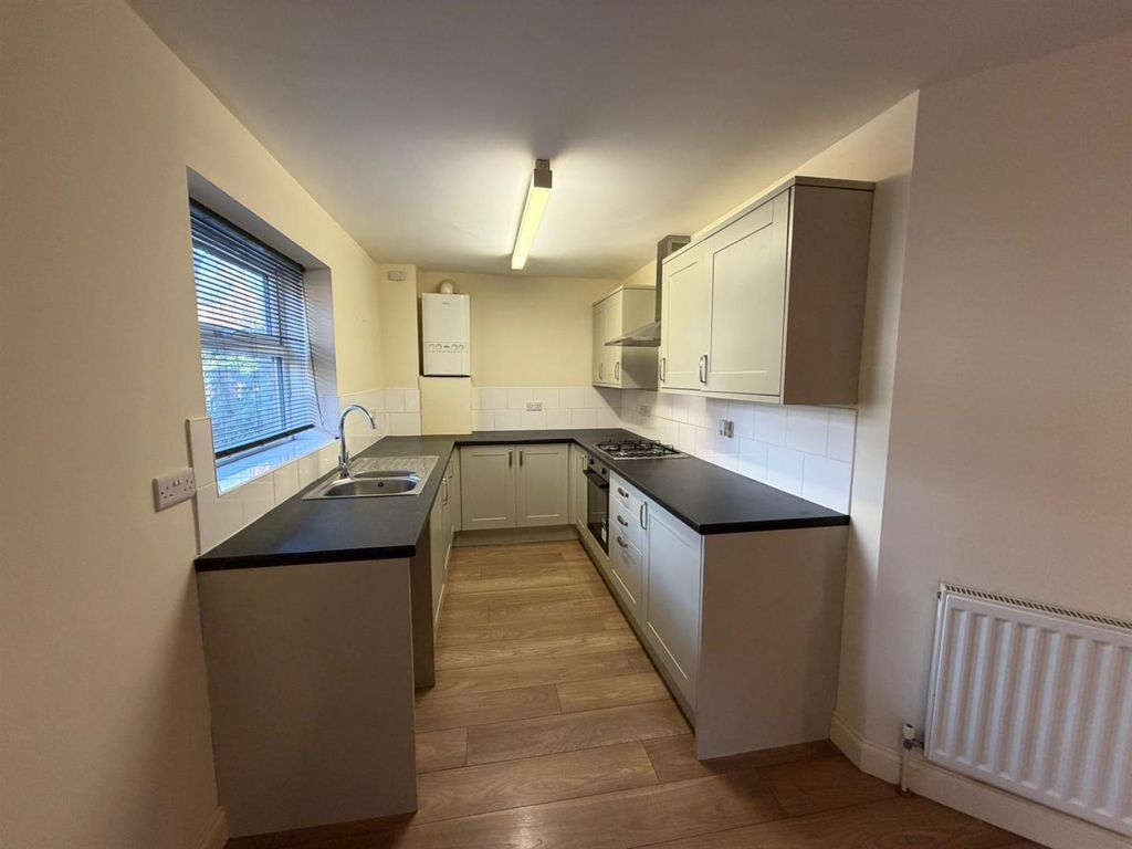 Additional image 3 of 2 bed flat to rentHeneage Road, Grimsby DN32