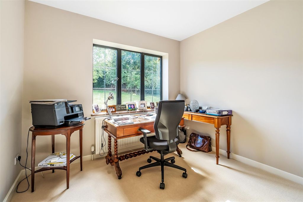 Additional image 20 of 5 bed detached house to rentGarden Close, Leatherhead KT22