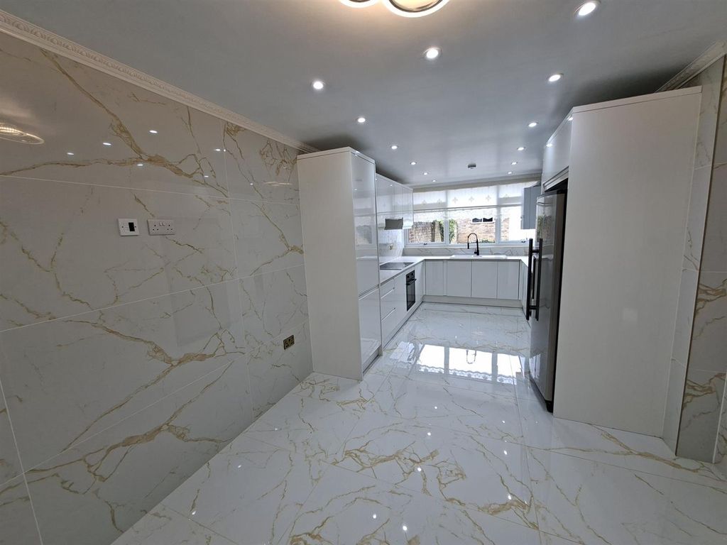 Additional image 11 of 5 bed terraced house to rentBramall Court, Peterborough PE3
