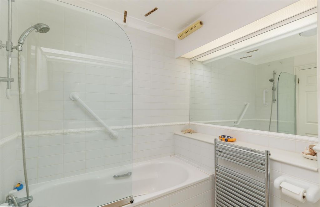 Additional image 21 of 3 bed flat for saleAdmiral Gardens, Cowes PO31