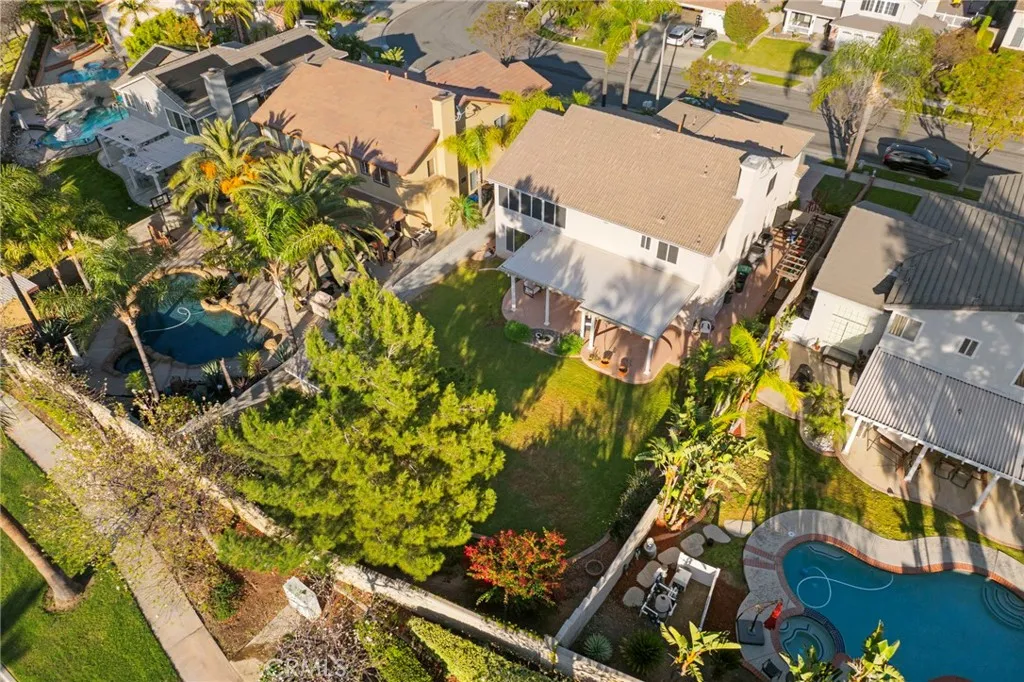2940 Bavaria Dr, Corona, CA 92881