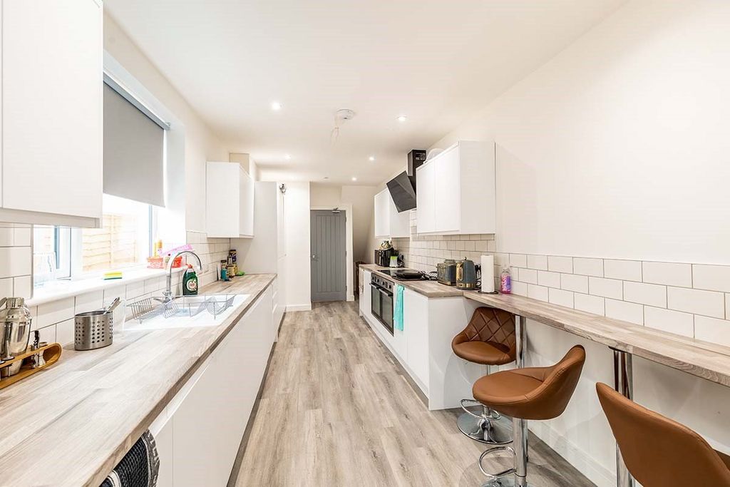 7 bed shared accommodation to rentLawson Road, Southsea, Hampshire PO5 photo 4
