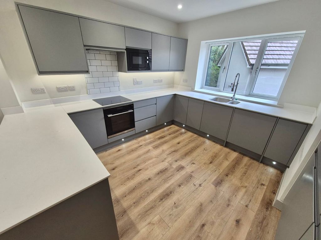Additional image 5 of 6 bed detached house to rentPennyside Square, Loggerheads TF9