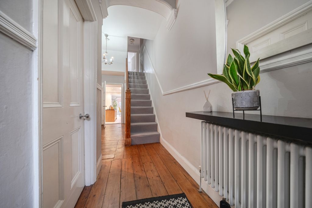 Additional image 8 of 4 bed terraced house to rentClarendon Avenue, Leamington Spa CV32