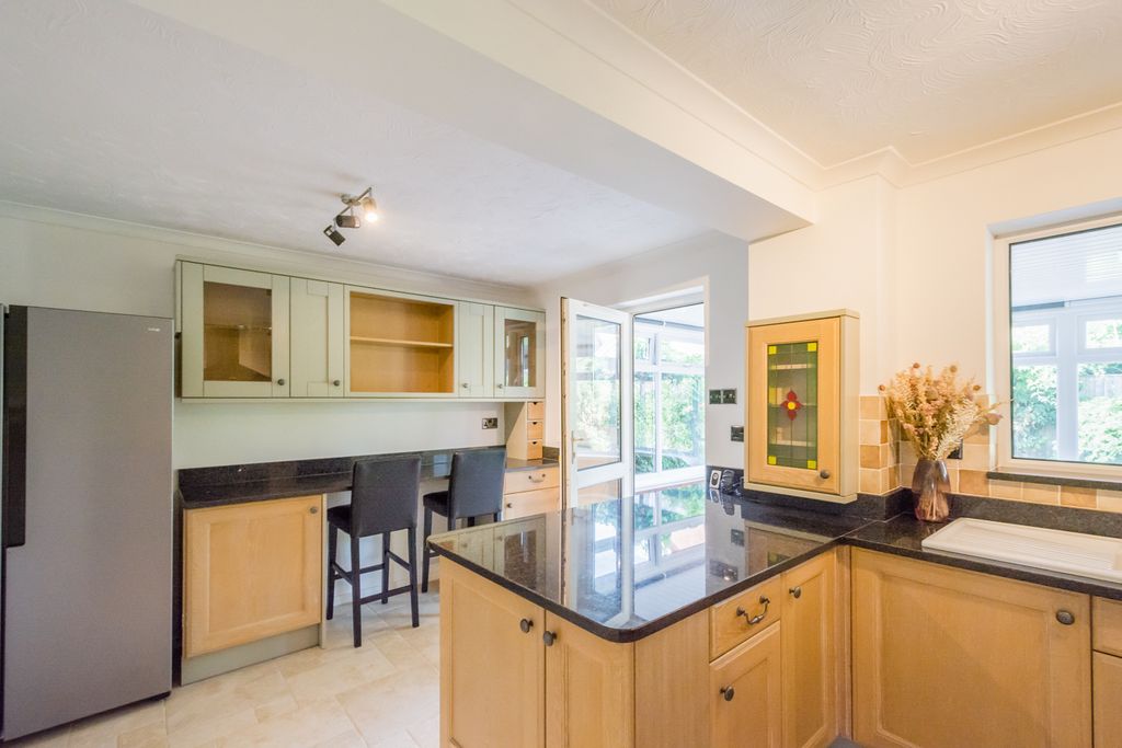 Additional image 2 of 4 bed semi-detached house to rentLydiard Way, Trowbridge BA14
