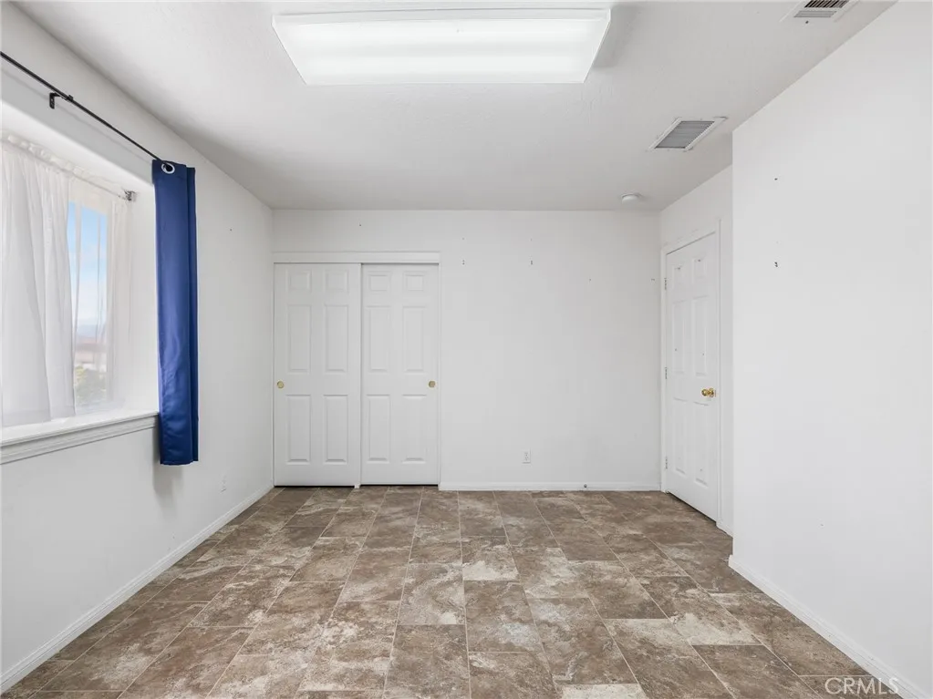 Additional image 98 of 16992 Joshua Rd, Apple Valley, CA 92307