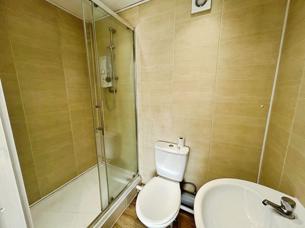 1 bed flat to rentWindsor Road, Neath SA11 photo 5