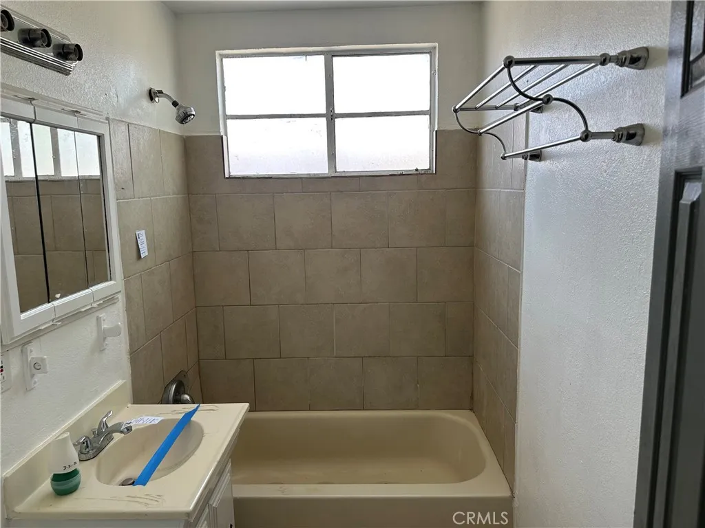 Additional image 38 of 709 Caliente Dr, Barstow, CA 92311