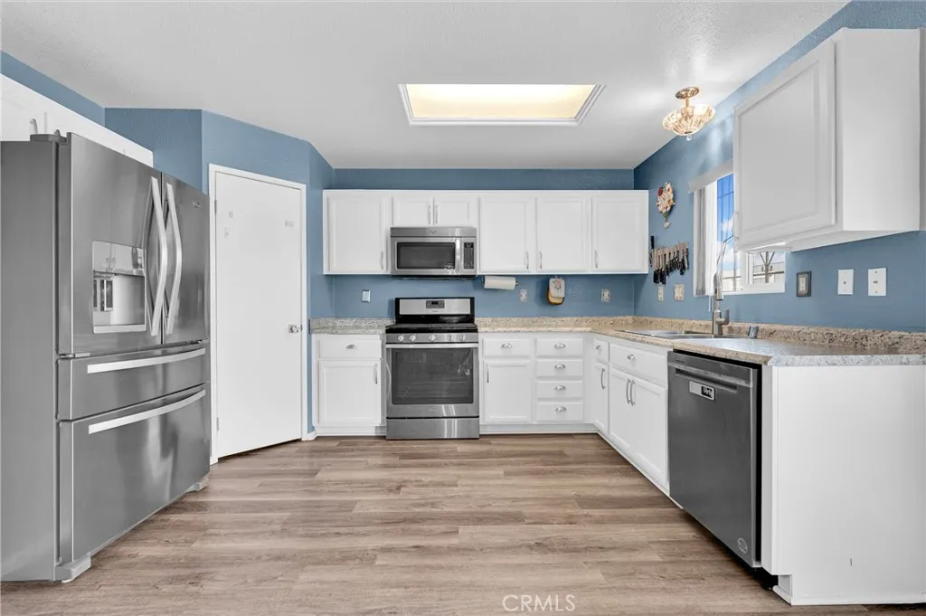 14325 Katie Dr, Adelanto, CA 92301 photo 2