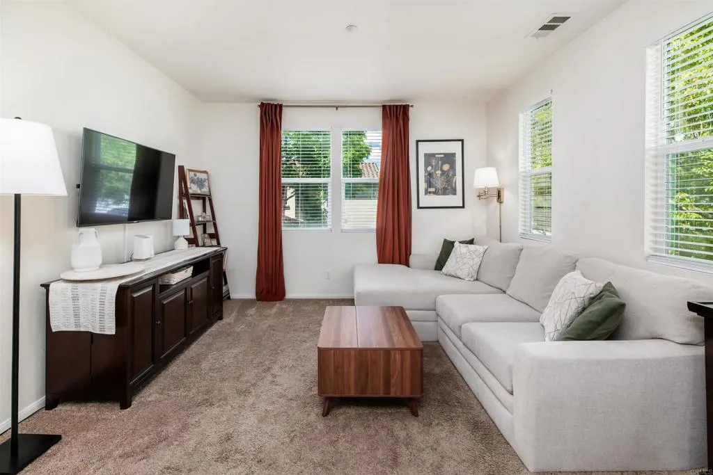 Additional image 9 of 451 Avenida De La Luna, Vista, CA 92083