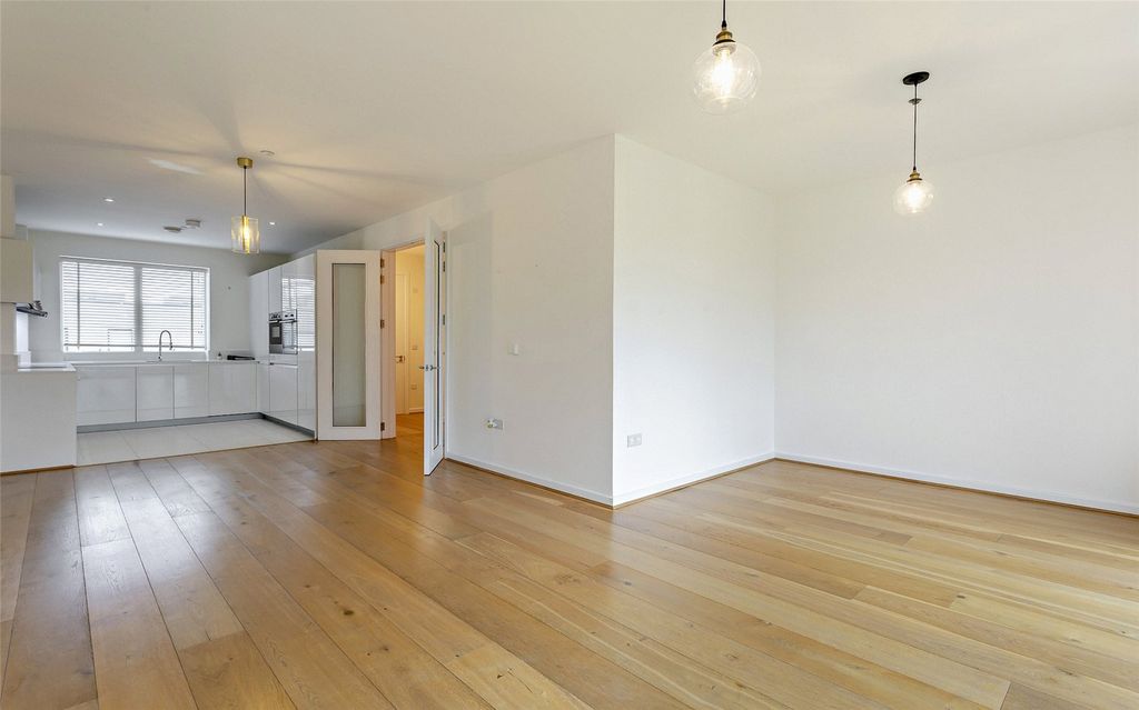 Additional image 6 of 4 bed terraced house to rentWhitelocks Drive, Trumpington, Cambridge, Cambridgeshire CB2
