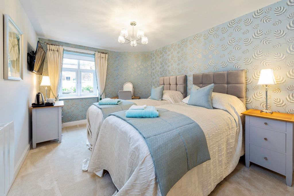 2 bed flat to rentPinewood Gardens, Southborough, Tunbridge Wells TN4