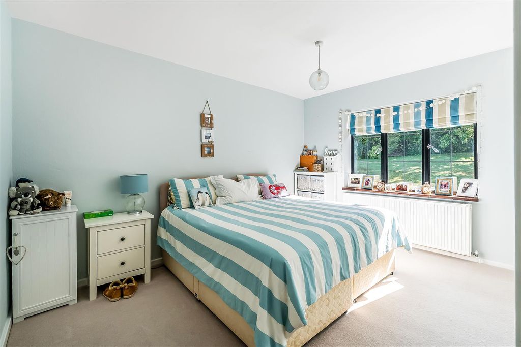Additional image 21 of 5 bed detached house to rentGarden Close, Leatherhead KT22