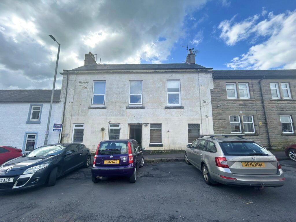 2 bed flat to rentAvenue Street, Stewarton, Kilmarnock, East Ayrshire KA3